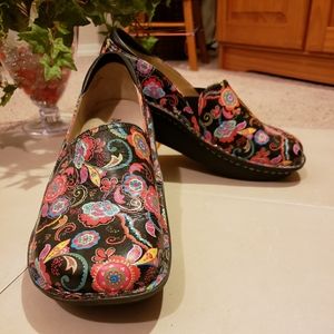 Alegria "Debra" nursing clog (paisley party)